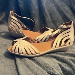 Gentle souls by Kenneth Cole sandals